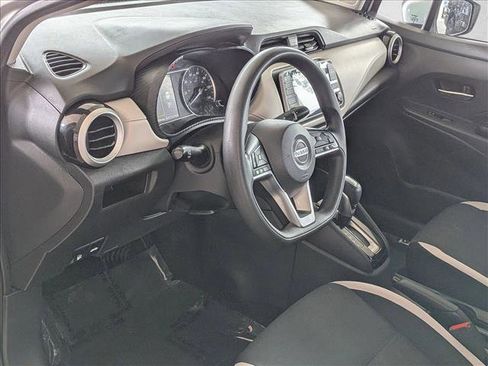 Used 2021 Nissan Versa SV FWD image 9