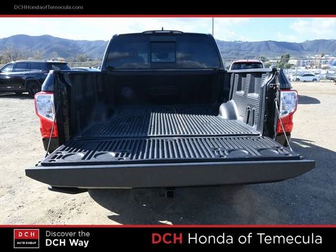 Used 2024 Nissan Titan SV w/ SV Convenience Package image 8