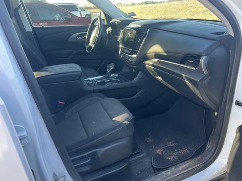 Used 2021 Chevrolet Traverse LT image 12