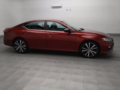 Used 2019 Nissan Altima 2.5 SR FWD image 11