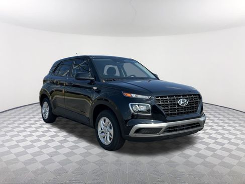 New 2025 Hyundai Venue SE image 3