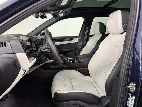 Certified 2026 Porsche Cayenne AWD/4WD image 5