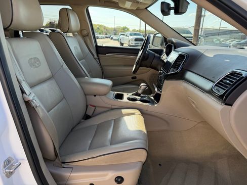 Used 2020 Jeep Grand Cherokee Overland image 24