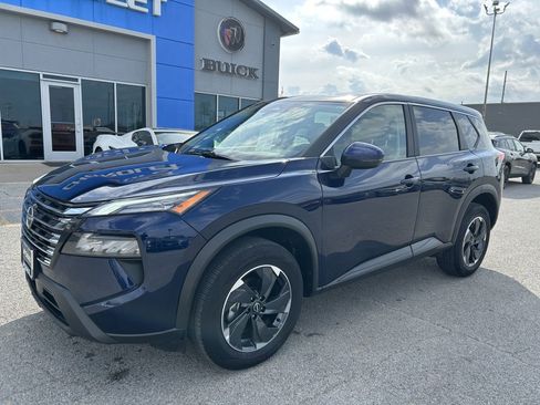 Used 2025 Nissan Rogue SV image 1