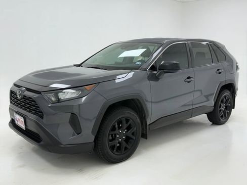 Used 2022 Toyota RAV4 LE image 5
