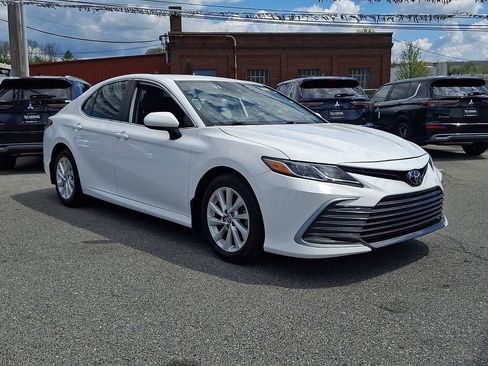 Used 2024 Toyota Camry LE FWD image 4