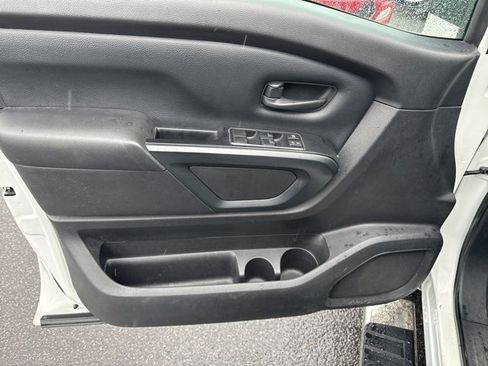 Used 2017 Nissan Titan S image 14