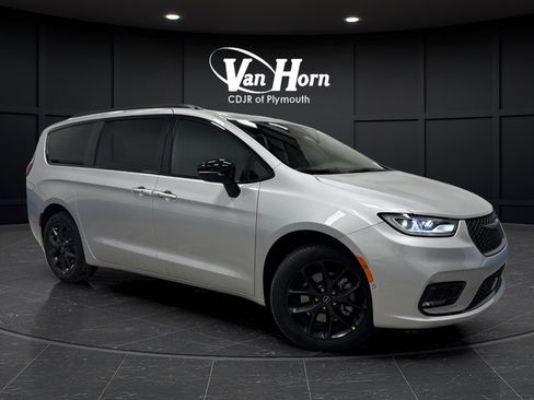 New 2026 Chrysler Pacifica Select w/ S Appearance Package AWD/4WD image 1