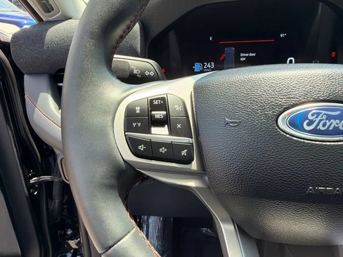 Used 2025 Ford Explorer Active RWD image 30