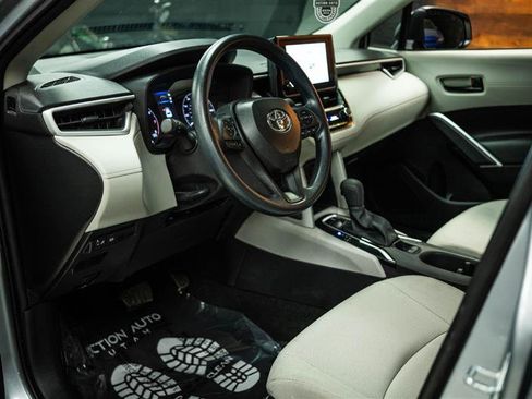 Used 2025 Toyota Corolla Cross L image 8