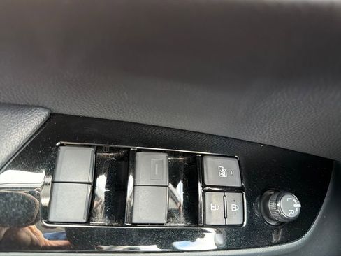Used 2021 Toyota Prius Prime LE FWD image 49