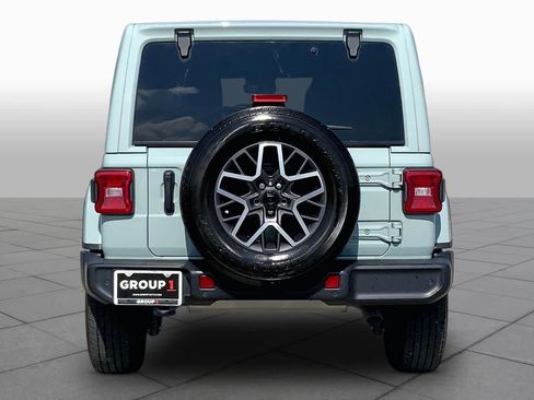 Used 2024 Jeep Wrangler Unlimited Sahara w/ Technology Group AWD/4WD image 5