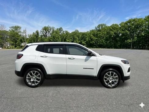 Used 2023 Jeep Compass Latitude AWD/4WD image 10