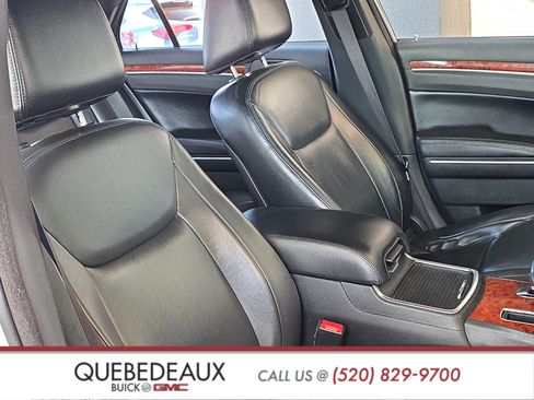 Used 2014 Chrysler 300 RWD image 26