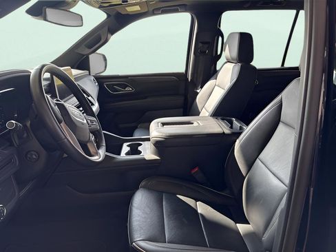 Used 2023 GMC Yukon SLT w/ SLT Premium Package image 11