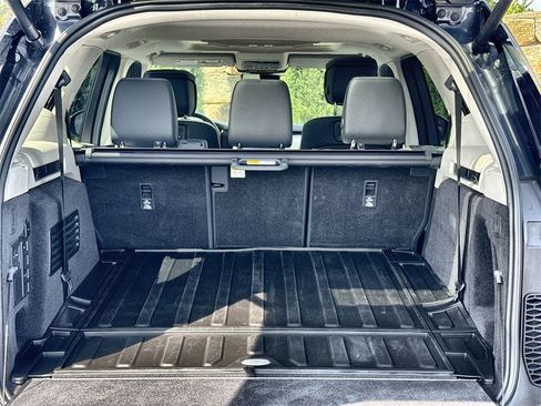 Certified 2025 Land Rover Discovery Dynamic SE image 18