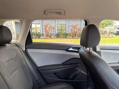 Used 2024 Volkswagen Taos SE image 14