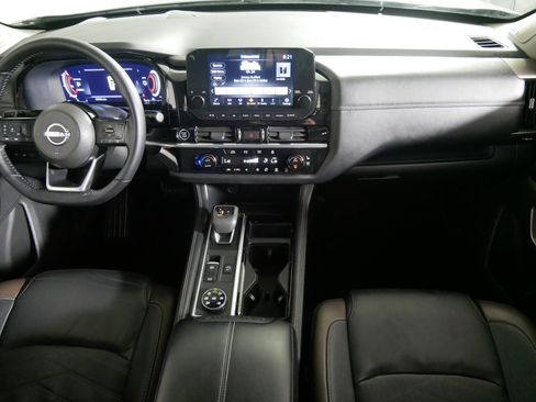 Used 2024 Nissan Pathfinder Platinum w/ Lighting Package (N93) AWD/4WD image 10