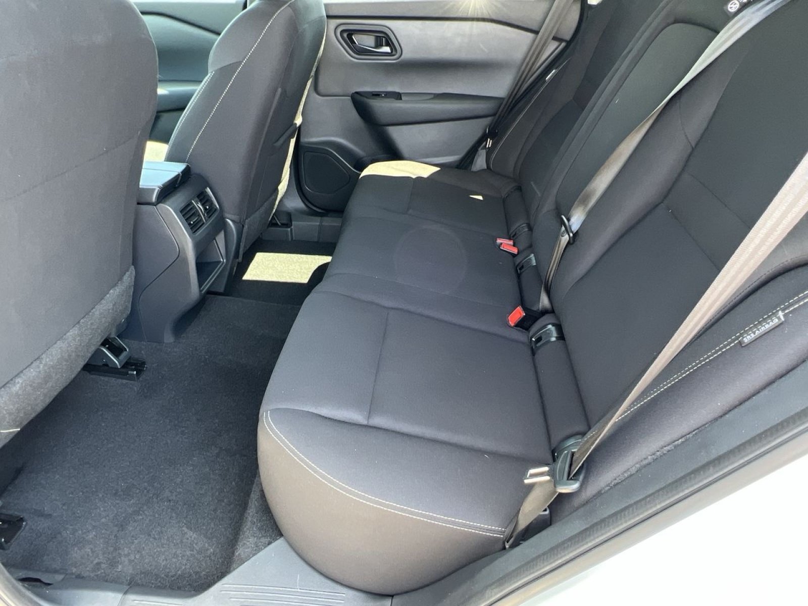 Used 2025 Nissan Rogue S AWD/4WD image 22