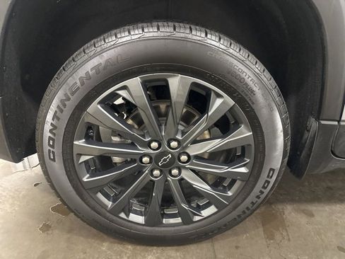 Used 2023 Chevrolet Traverse RS image 45