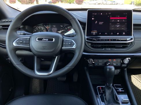 Used 2023 Jeep Compass Latitude w/ Sun and Sound Group AWD/4WD image 16