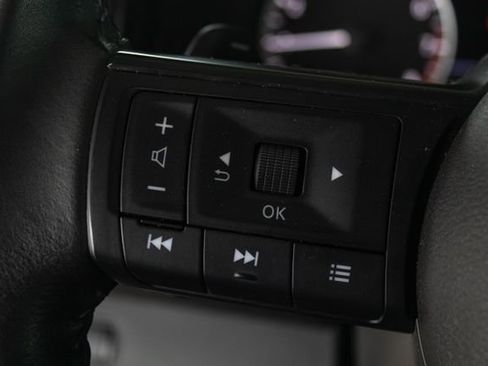 Used 2024 Nissan Pathfinder SV image 12