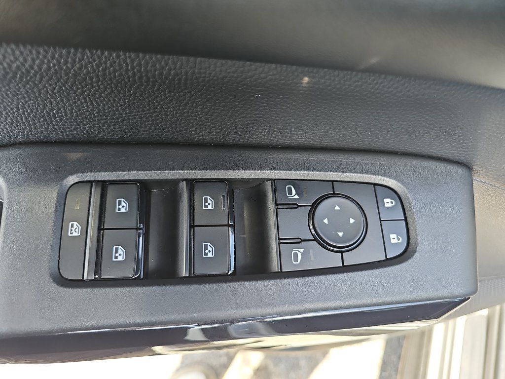 Used 2025 Nissan Pathfinder SV AWD/4WD image 26