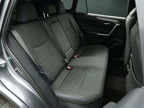 Used 2022 Toyota RAV4 SE image 18