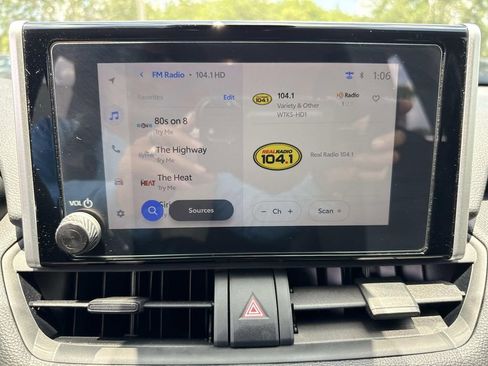 Used 2025 Toyota RAV4 LE AWD/4WD image 28