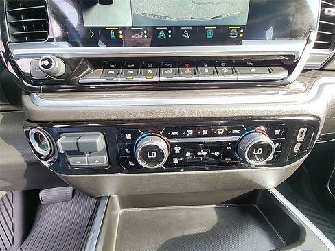 Used 2022 Chevrolet Silverado 1500 LTZ image 25