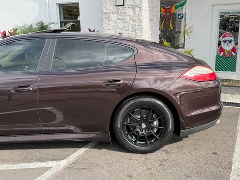 Used 2011 Porsche Panamera image 10