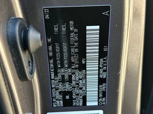 Used 2022 Toyota Sienna XLE w/ XLE Plus Package FWD image 31