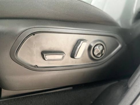 Used 2023 Jeep Grand Cherokee Laredo RWD image 16