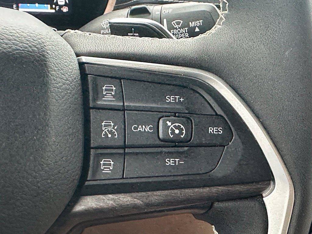 Used 2023 Jeep Grand Cherokee Limited w/ Luxury Tech Group II AWD/4WD image 13