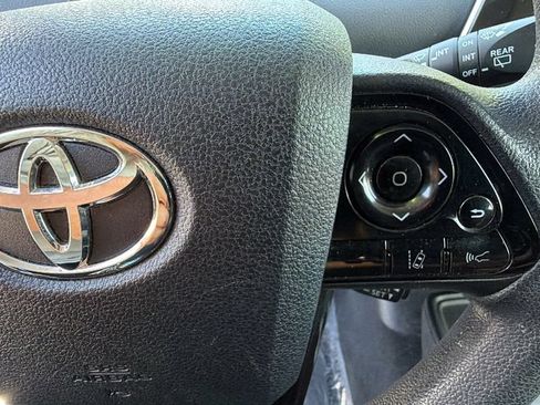 Used 2019 Toyota Prius LE AWD/4WD image 20