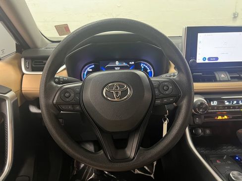 Used 2024 Toyota RAV4 LE AWD/4WD image 16