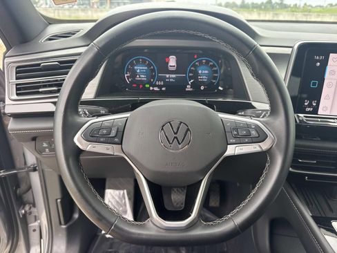Used 2025 Volkswagen Atlas Cross Sport SE FWD image 21