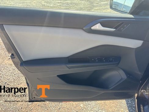 Used 2023 Volkswagen Taos SE w/ Panoramic Sunroof Package image 19