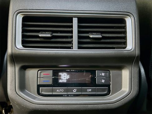 Used 2024 Volkswagen Atlas SE image 21