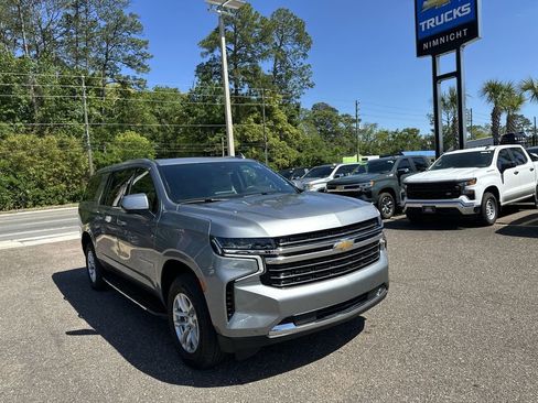 Used 2024 Chevrolet Suburban LT image 2
