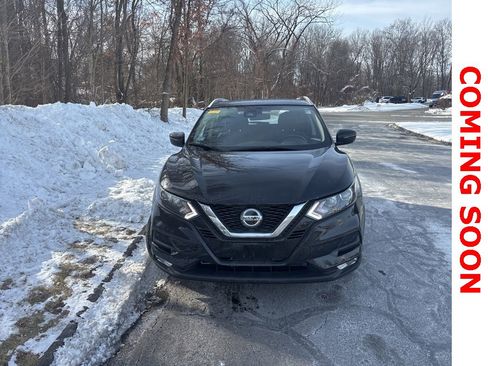 Used 2021 Nissan Rogue Sport SV image 2