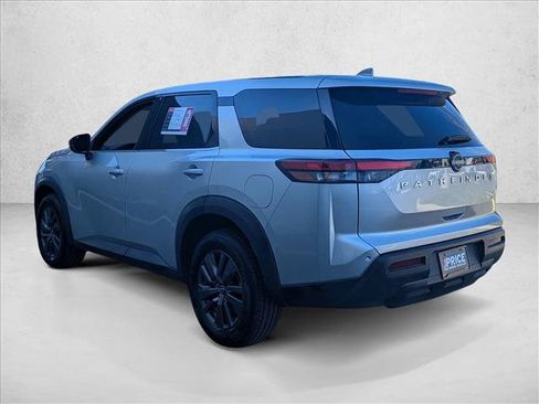 Used 2022 Nissan Pathfinder S image 8