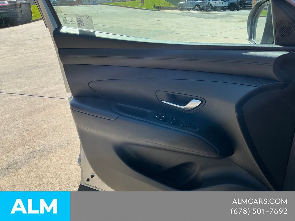 Used 2025 Hyundai Tucson SEL FWD image 11
