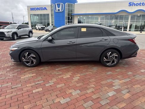 Used 2025 Hyundai Elantra Sport FWD image 3