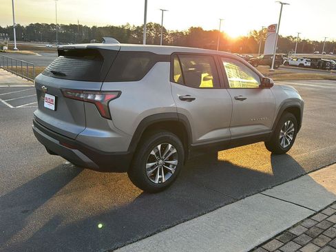 Used 2025 Chevrolet Equinox LT image 5