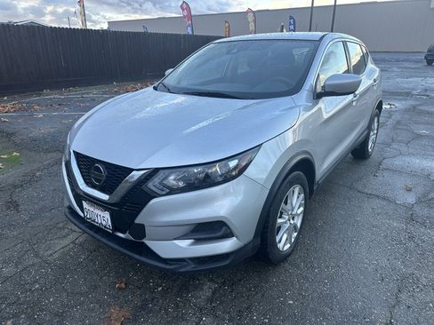 Used 2021 Nissan Rogue Sport S image 1