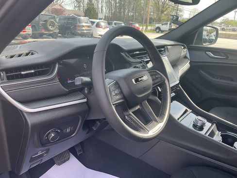 Used 2024 Jeep Grand Cherokee L Laredo w/ Luxury Tech Group I AWD/4WD image 10