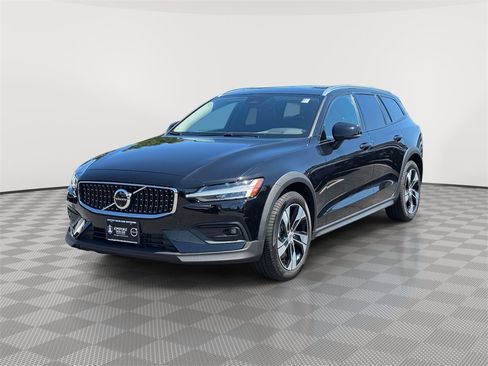 Certified 2024 Volvo V60 B5 Cross Country Plus image 2