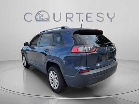 Used 2021 Jeep Cherokee Latitude FWD image 2