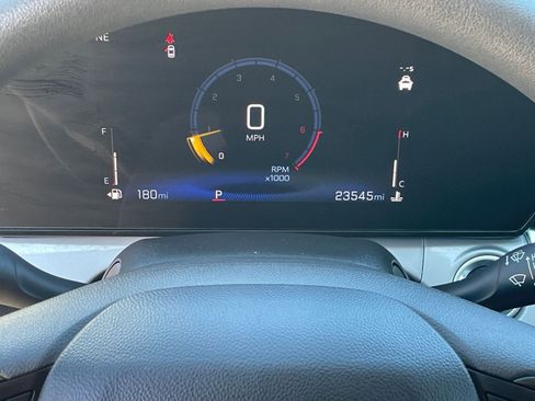 Used 2025 Chevrolet Trax LT image 39